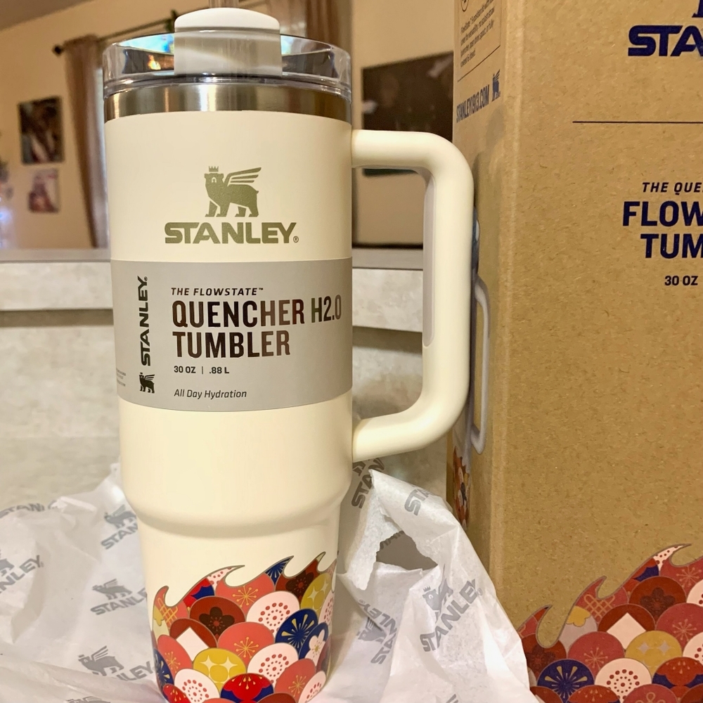 STANLEY YEAR OF THE DRAGON Lunar New Year Flowstate Quencher tumbler 30oz CREAM